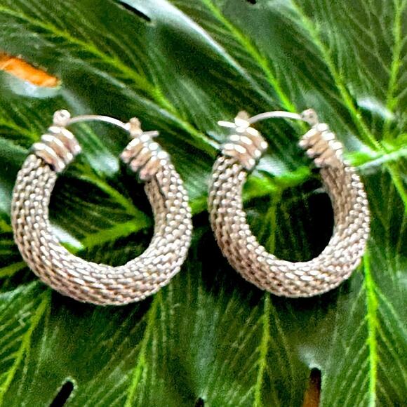 BOGO FREE Silver quality VTG mesh earrings hoops - Picture 1 of 5